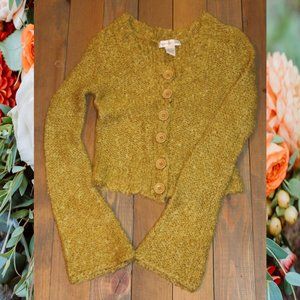 Newport News Green Button down Bell Sleeve Crop Sweater – size S